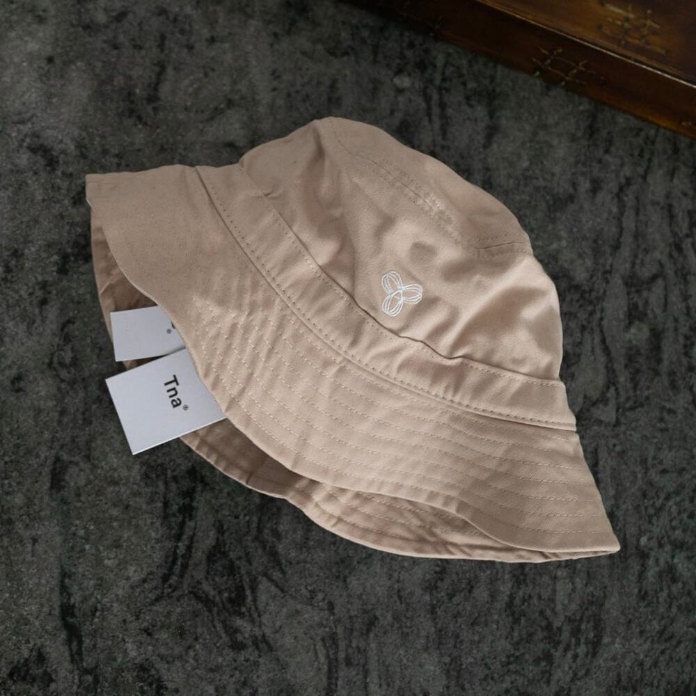 Aritzia TNA Cotton Bucket Hat Women's M/L NWT